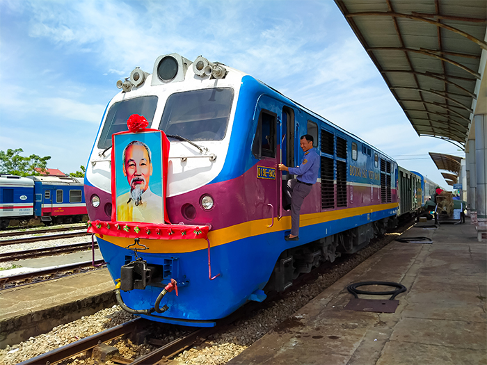 Tàu SE chất lượng cao trên hành trình Bắc Nam