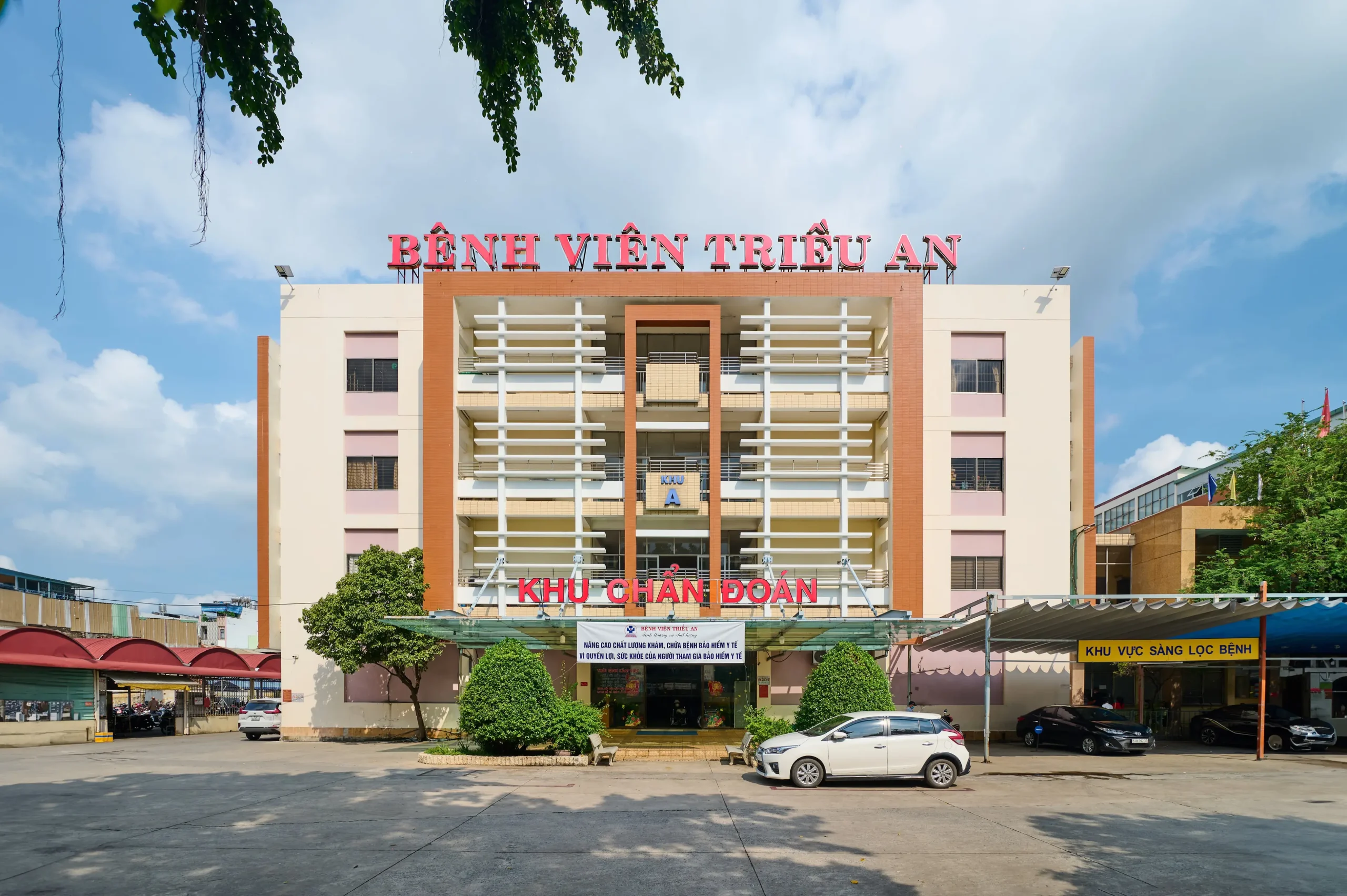 Trieu An Hospital, Binh Tan has a bus stop pick-up and drop-off bus 601