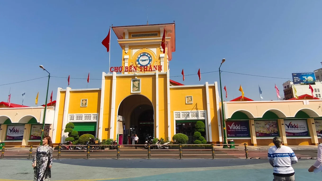Xe buýt 93 có điểm đầu cuối gần Chợ Bến Thành - TP.HCM