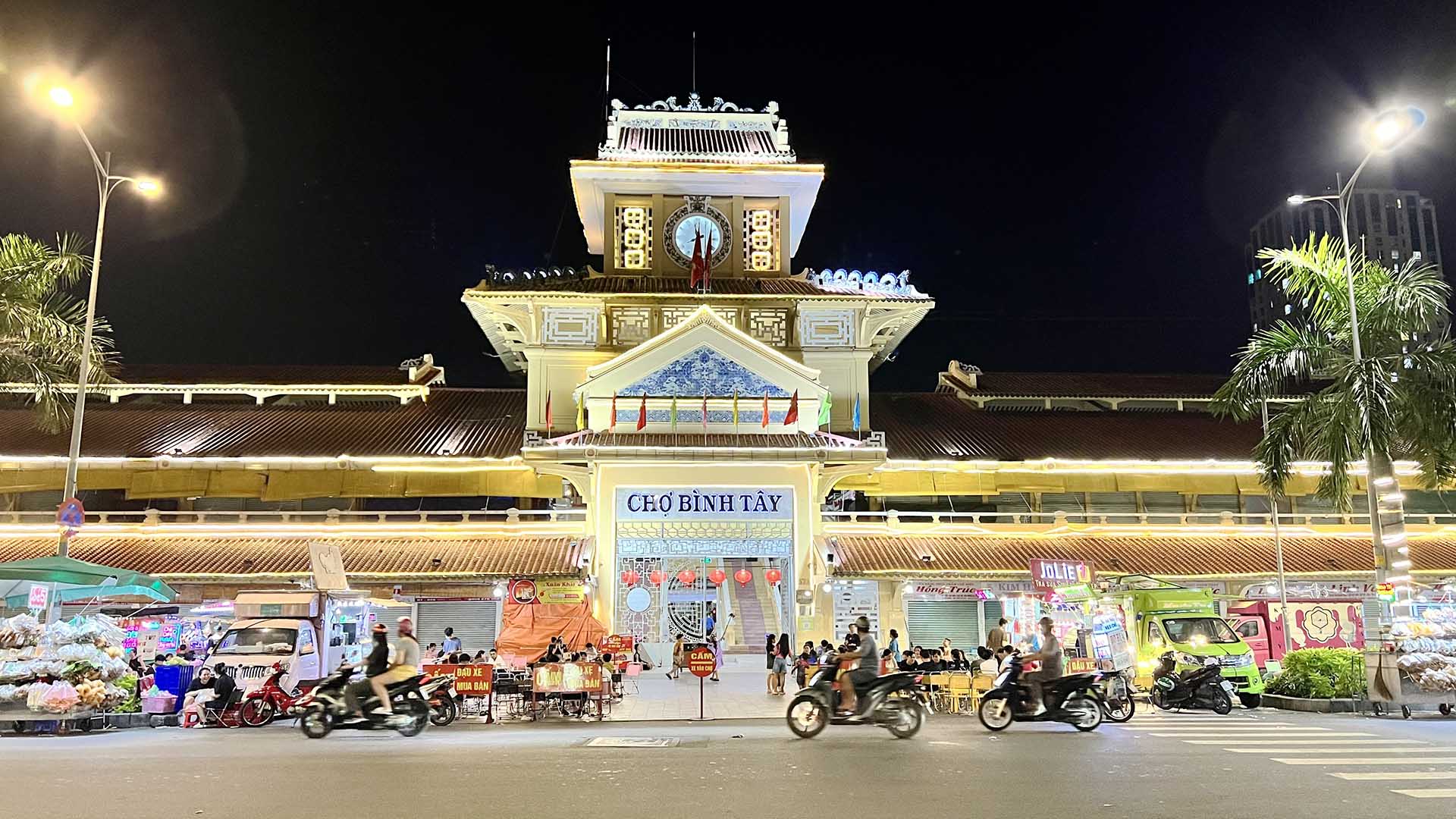 Khach hang has the to Binh Tay Market (Cho Lon) by bus 150