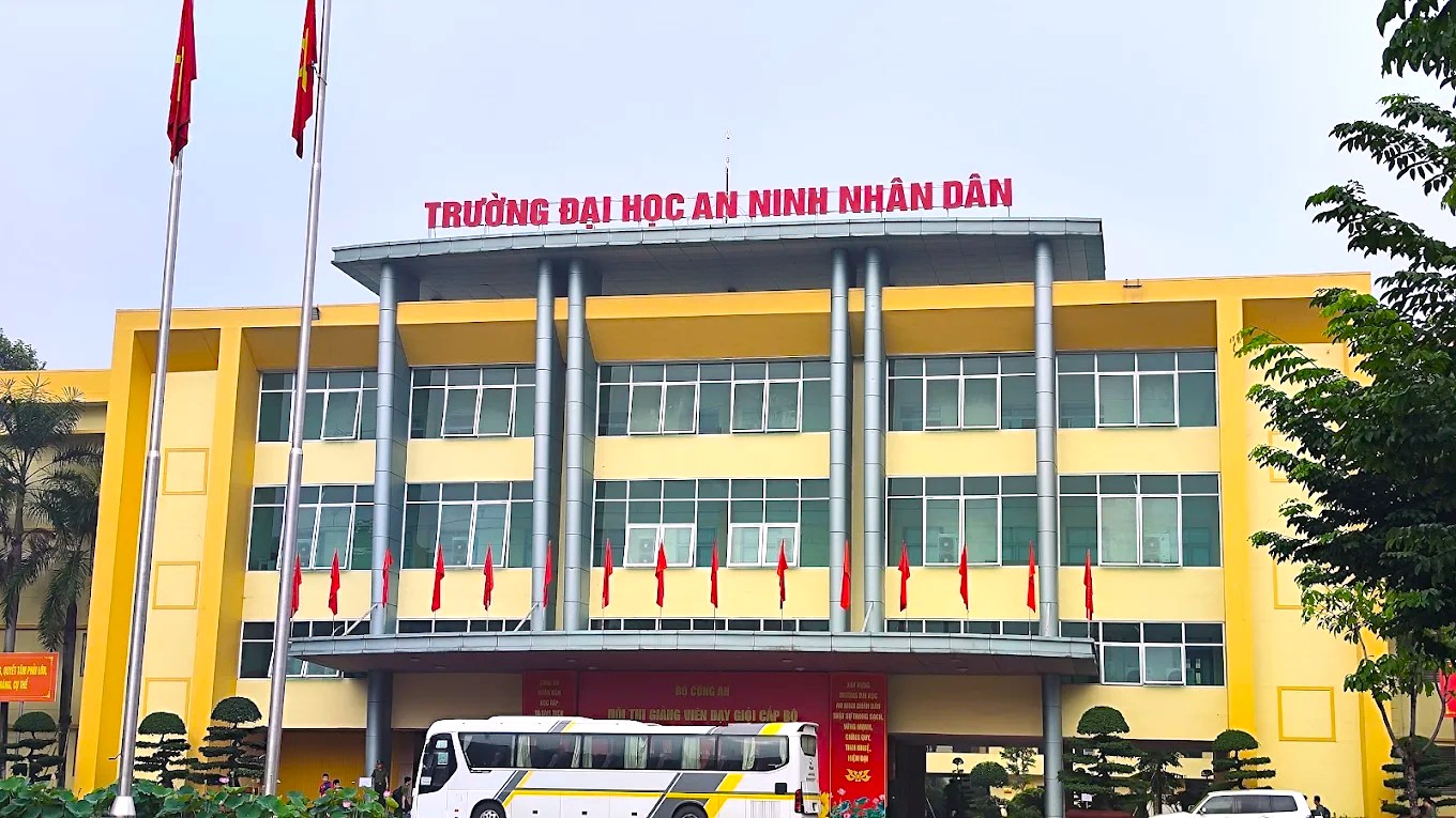 Trường Đại học An Ninh Nhân Dân có trạm dừng xe buýt số 60-7