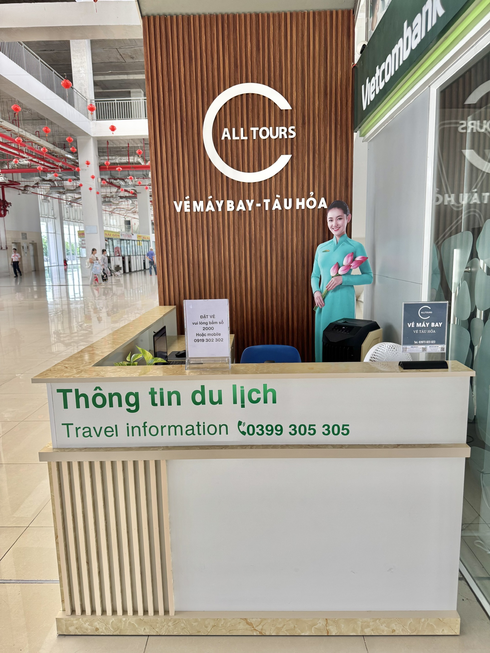 Điểm bán vé máy bay - vé tàu hỏa Alltours tại Bến xe Miền Đông mới