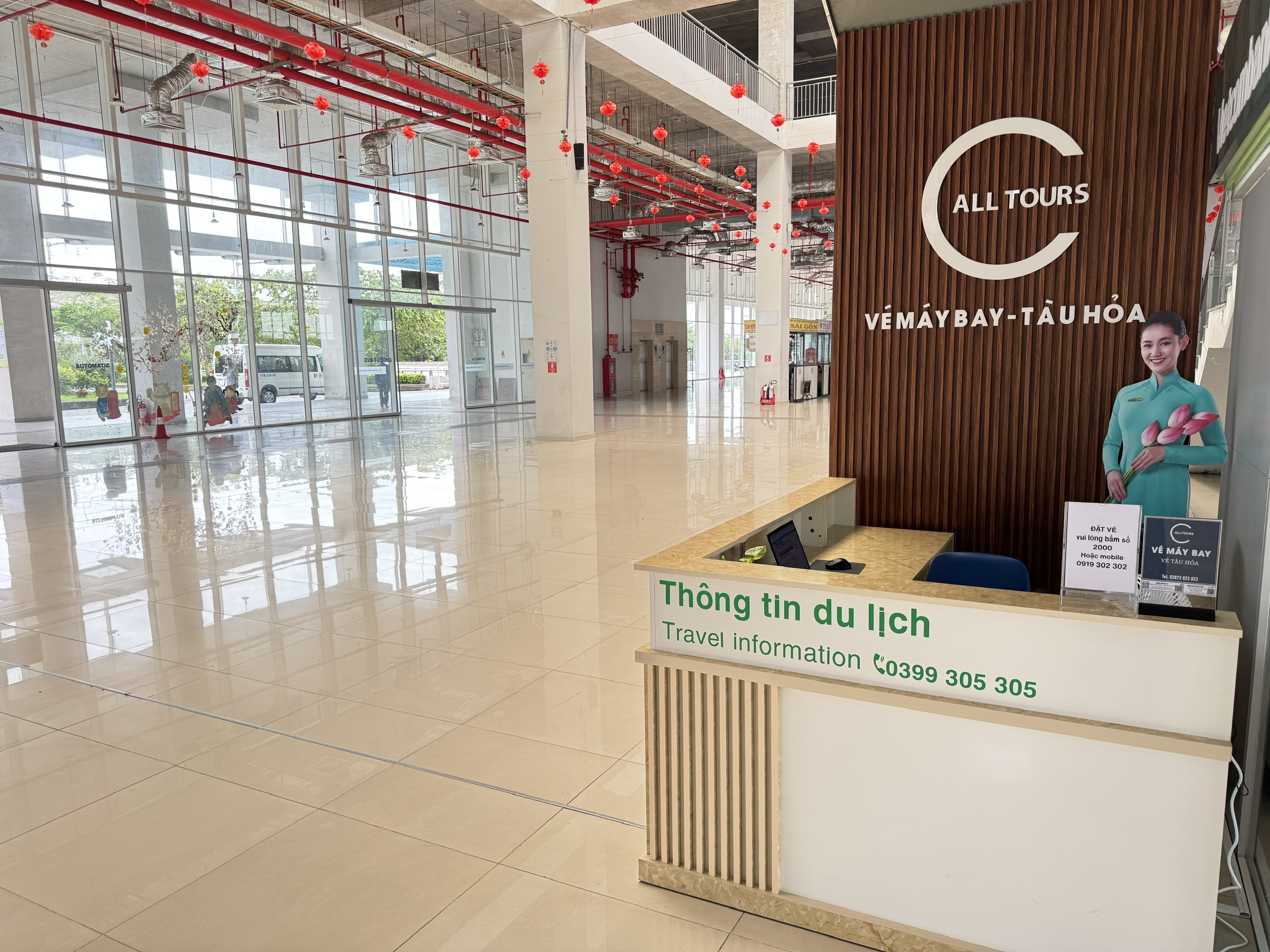 Điểm bán vé máy bay - vé tàu hỏa Alltours tại Bến xe Miền Đông mới