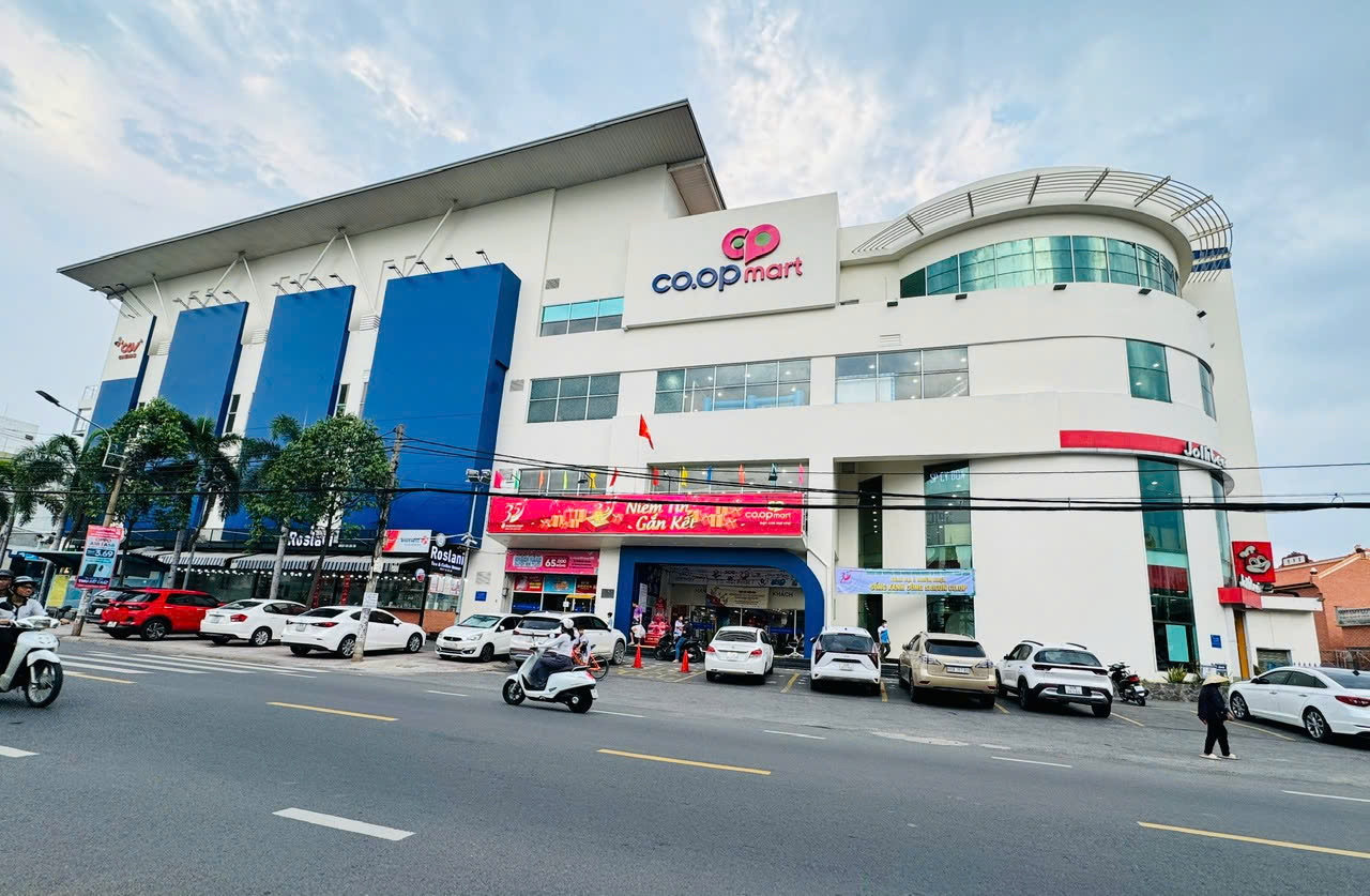 Siêu Thị Co.op mart Biên Hòa có trạm dừng đón khách xe buýt 607