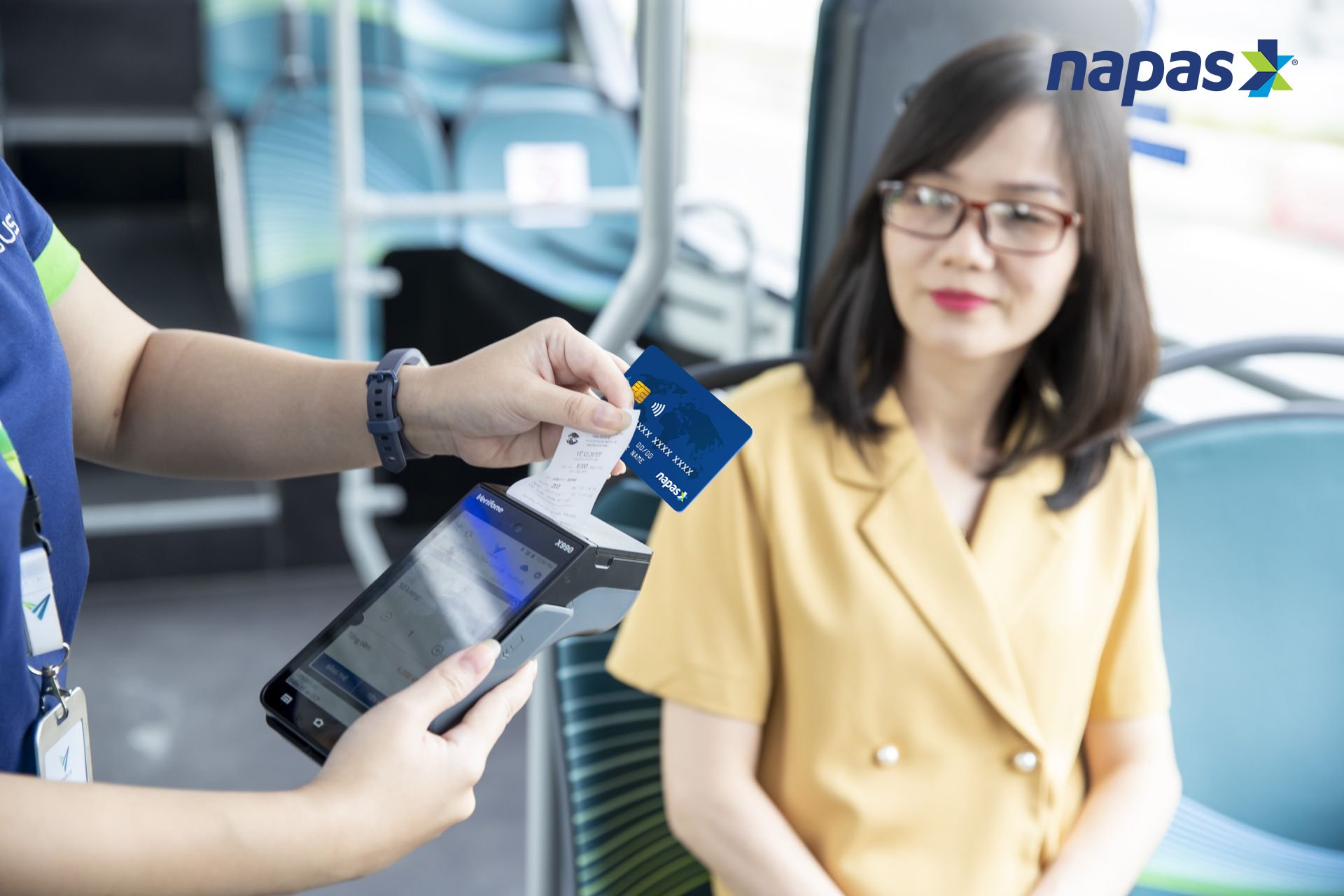 Bank card payment on xe VinBus available on bus route number 150