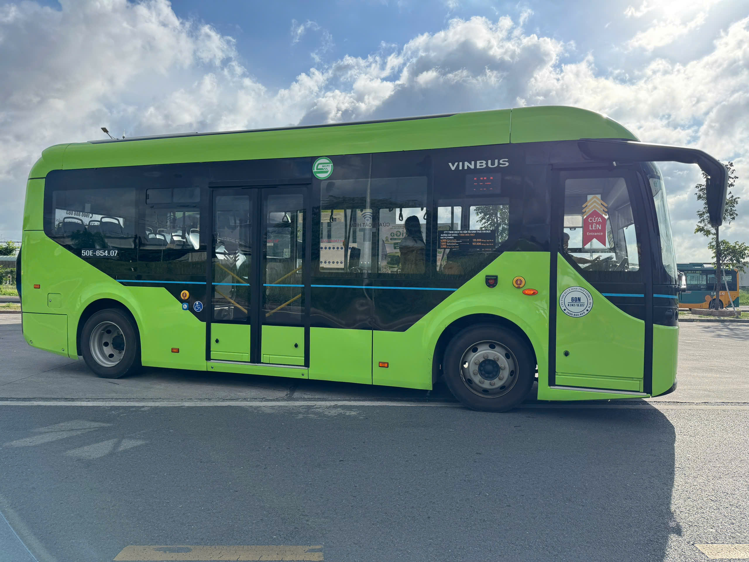 Xe buýt điện 93 vận hành bởi Vinbus