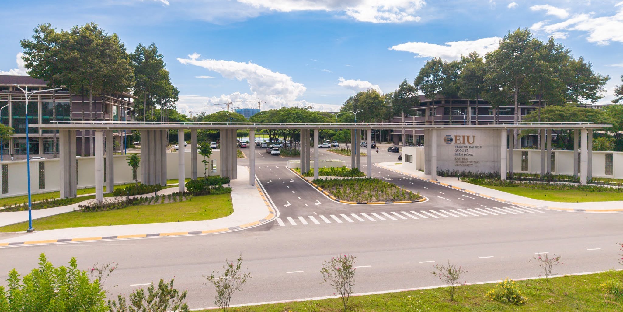 Eastern International University EIU Binh Duong is on bus route 61-77