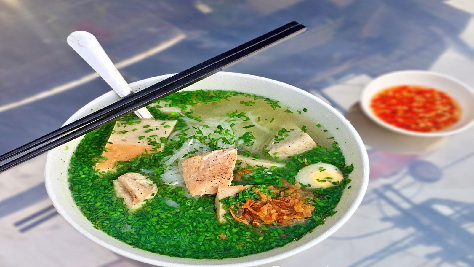 Chive thick noodle soup