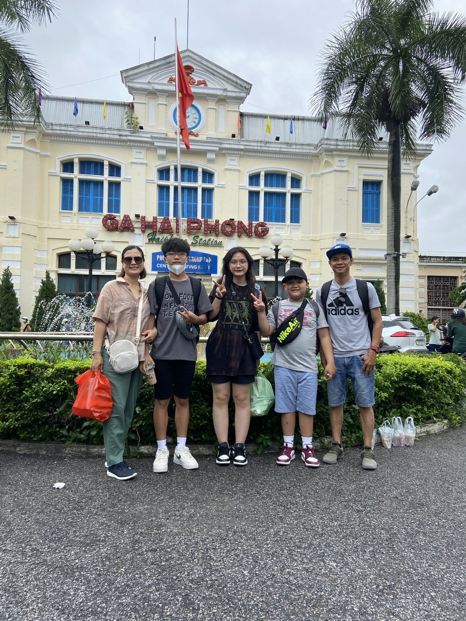 Du khách check in Ga Hải Phòng