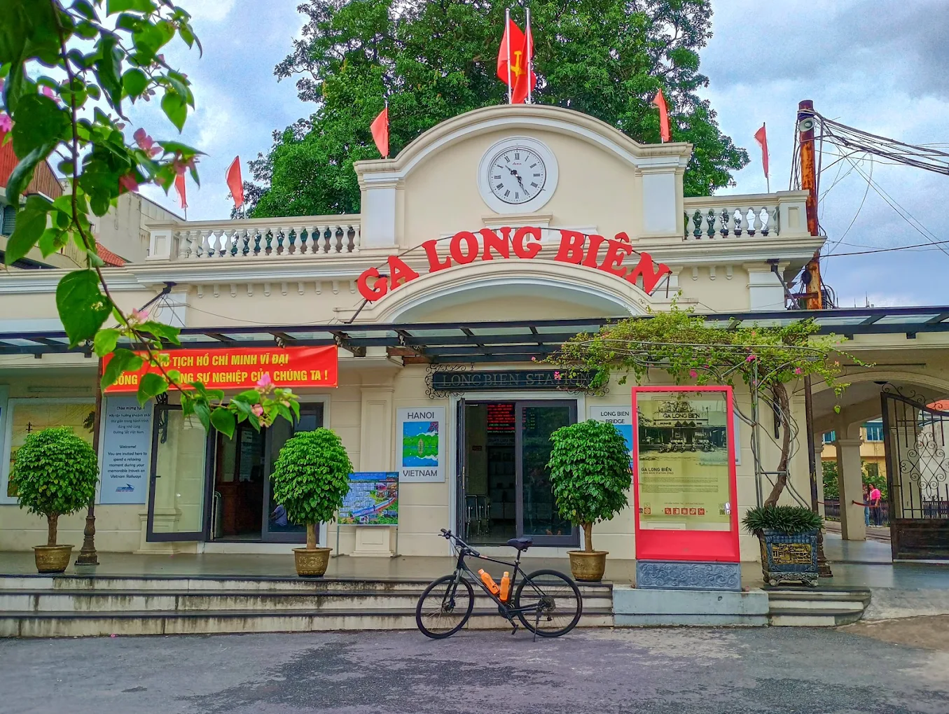 Long Bien Station