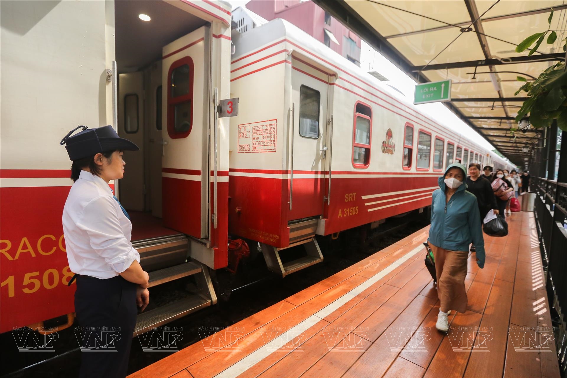 To ensure a smooth journey on the HP1 train, passengers should take note of some important information