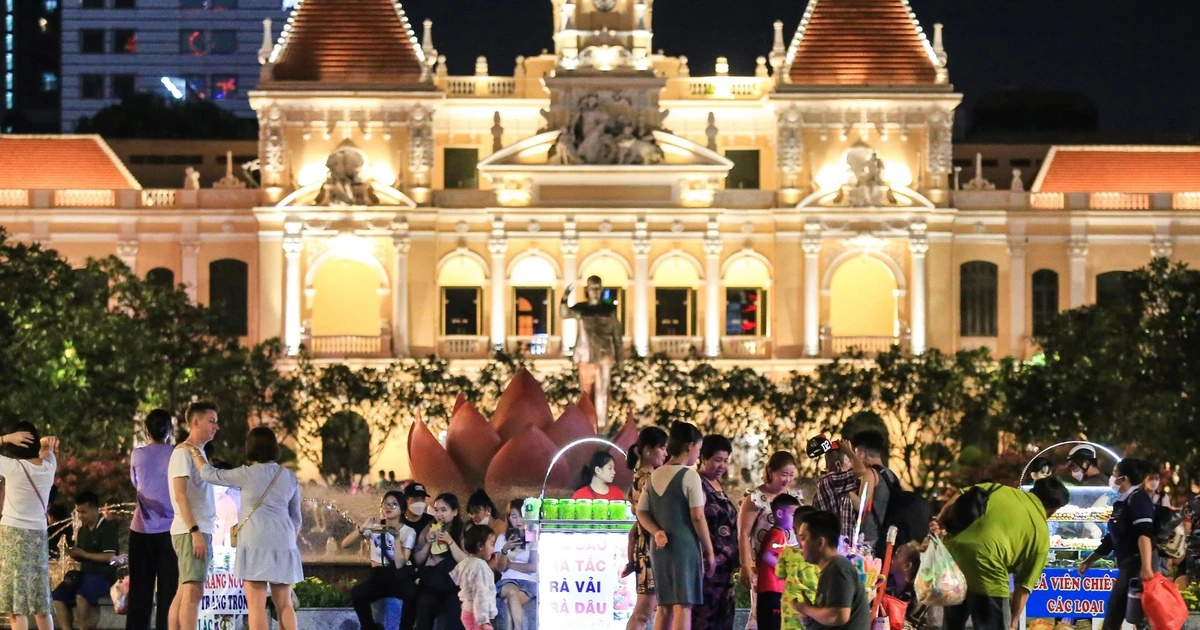 Nguyen Hue Pedestrian Street