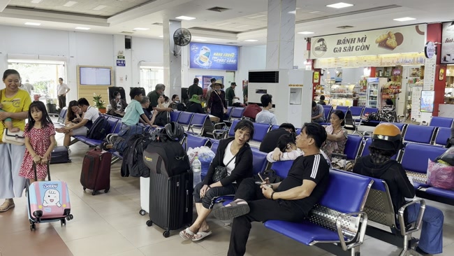 Passengers waiting for a train at Bong Son Railway Station