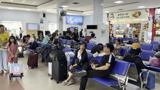 Passengers waiting for a train at Dong Le Railway Station
