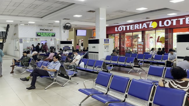 Passengers waiting for a train at Bien Hoa Railway Station