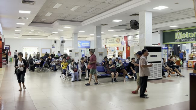 Khu vực sảnh chờ tàu