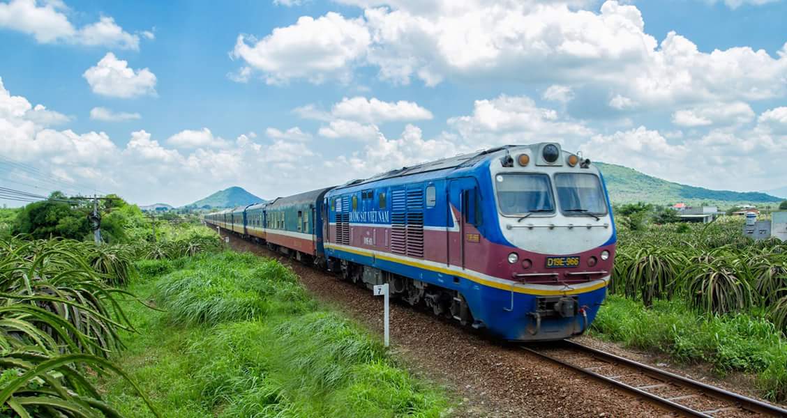 Các chuyến tàu Sài Gòn đi Yên Trung buổi sáng phù hợp với hành khách muốn quan sát cảnh quan trong ngày đầu hành trình