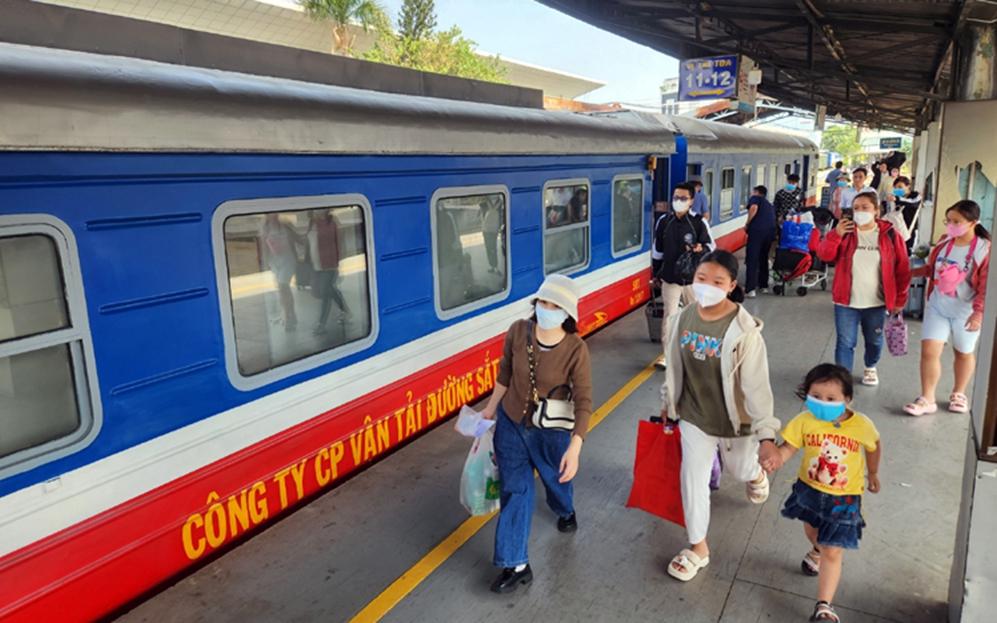 Train tickets from Vinh to Quang Ngai