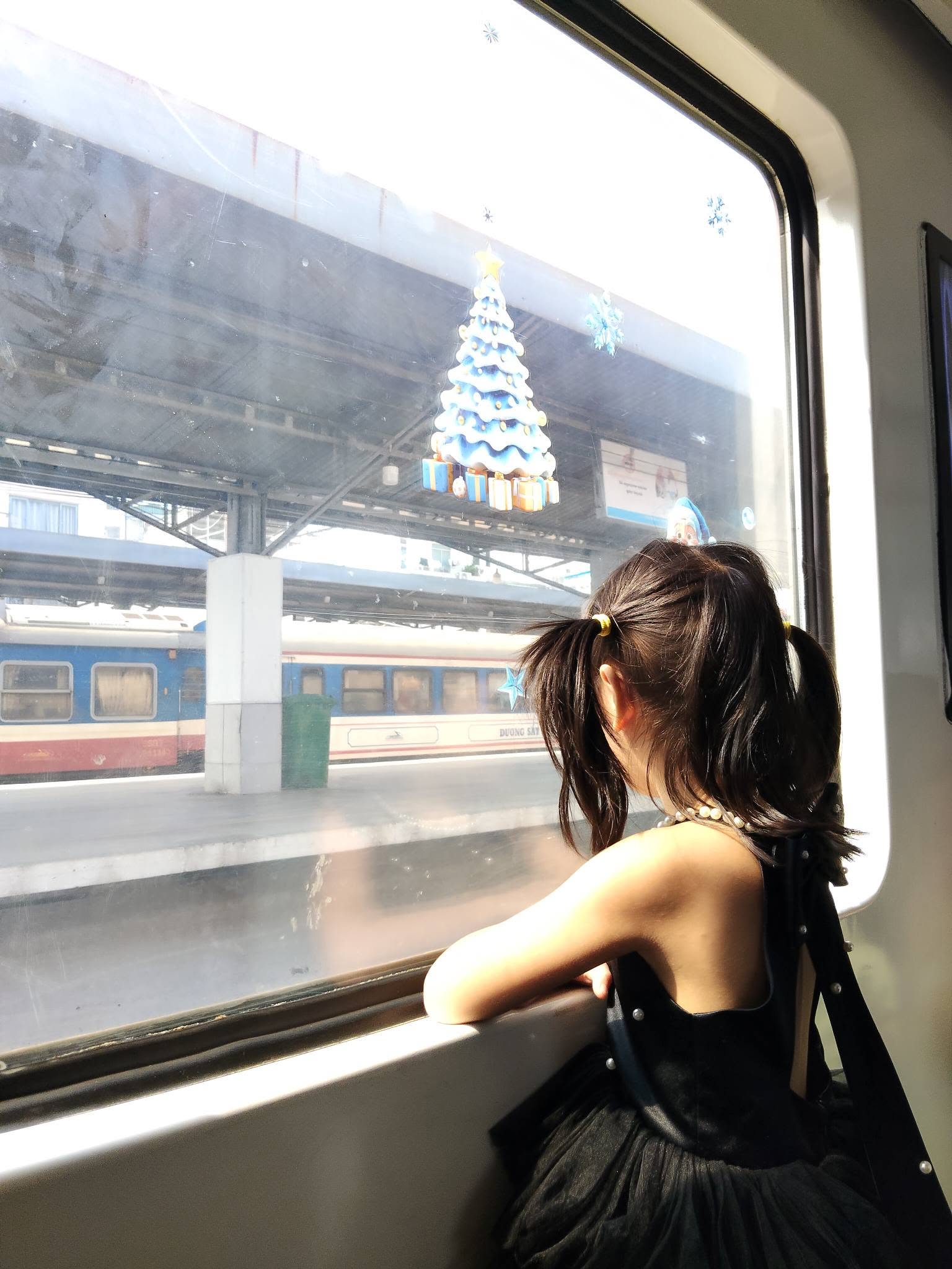 Trải nghiệm đi tàu Biên Hòa Sài Gòn của các khách hàng nhí