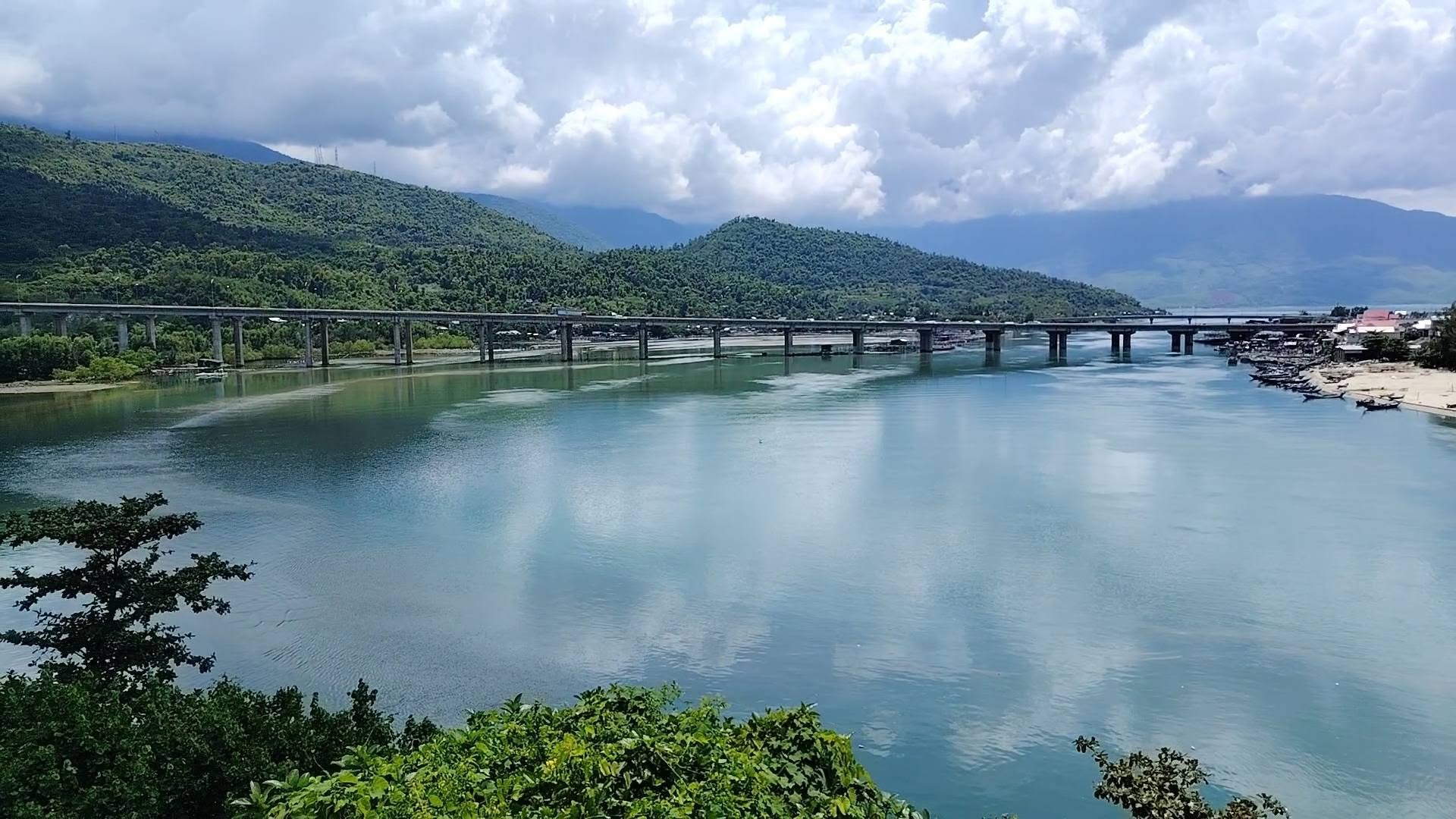 Khung cảnh từ trên tàu