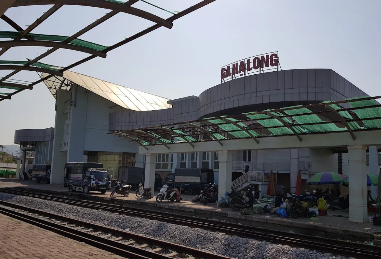 Ga Hạ Long đón trả khách tại Quảng Ninh